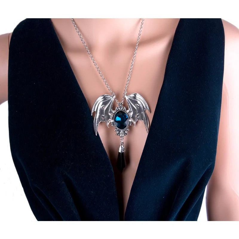 Collar con diseño Alas de Murciélago gema de Cristal
